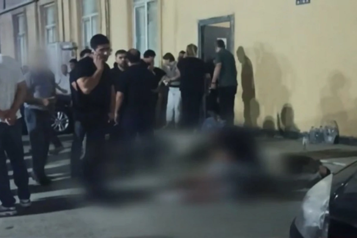 Мужчина убил брата в ванной и выбросился из окна - ВИДЕО