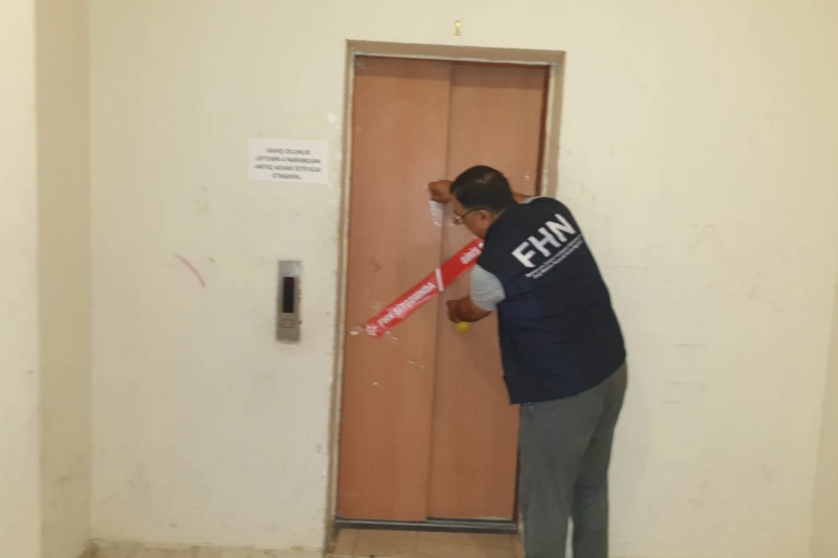 FHN paytaxtda çoxmərtəbəli binanın liftinin istismarını dayandırıb - VİDEO FHN paytaxtda çoxmərtəbəli binanın liftinin istismarını dayandırıb - VİDEO