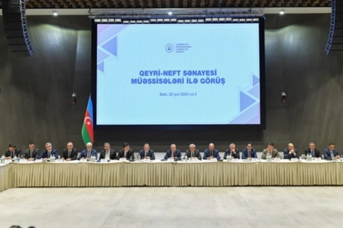 İqtisadiyyat Nazirliyində qeyri-neft sənayesi üzrə fəaliyyət göstərən sahibkarlarla görüş keçirilib - FOTO - YENİLƏNİB