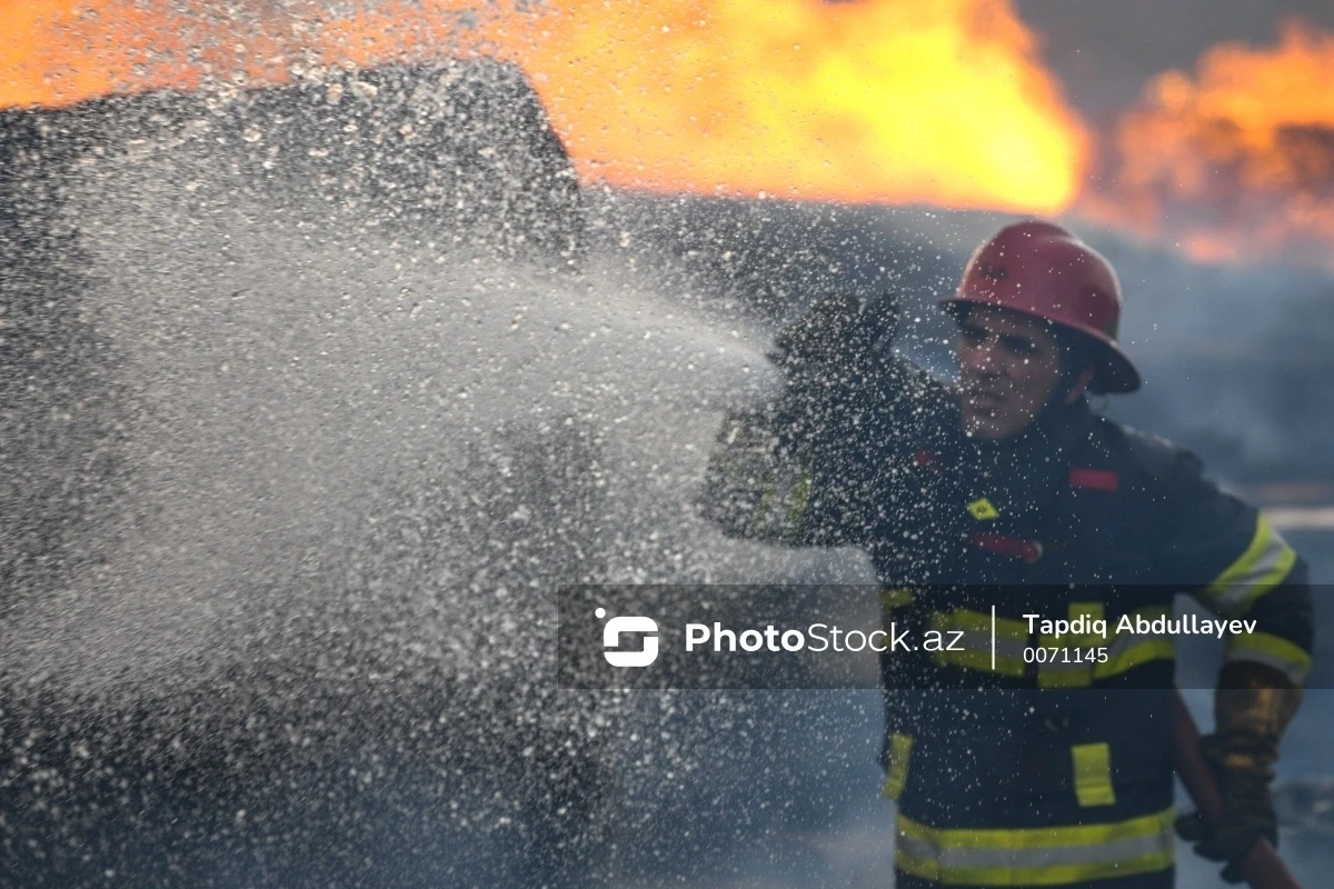 В Сумгайыте загорелось жилое здание