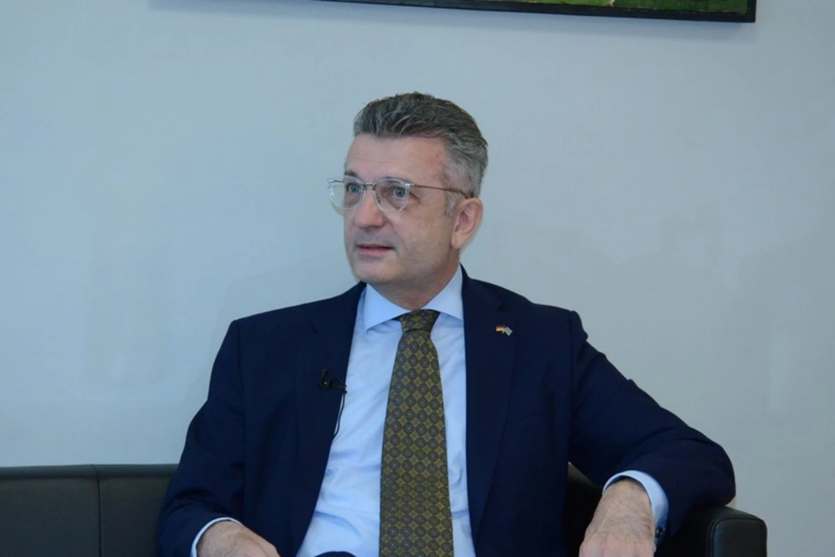 Almaniya səfiri Hidayət Heydərovu təbrik etdi Almaniya səfiri Hidayət Heydərovu təbrik etdi