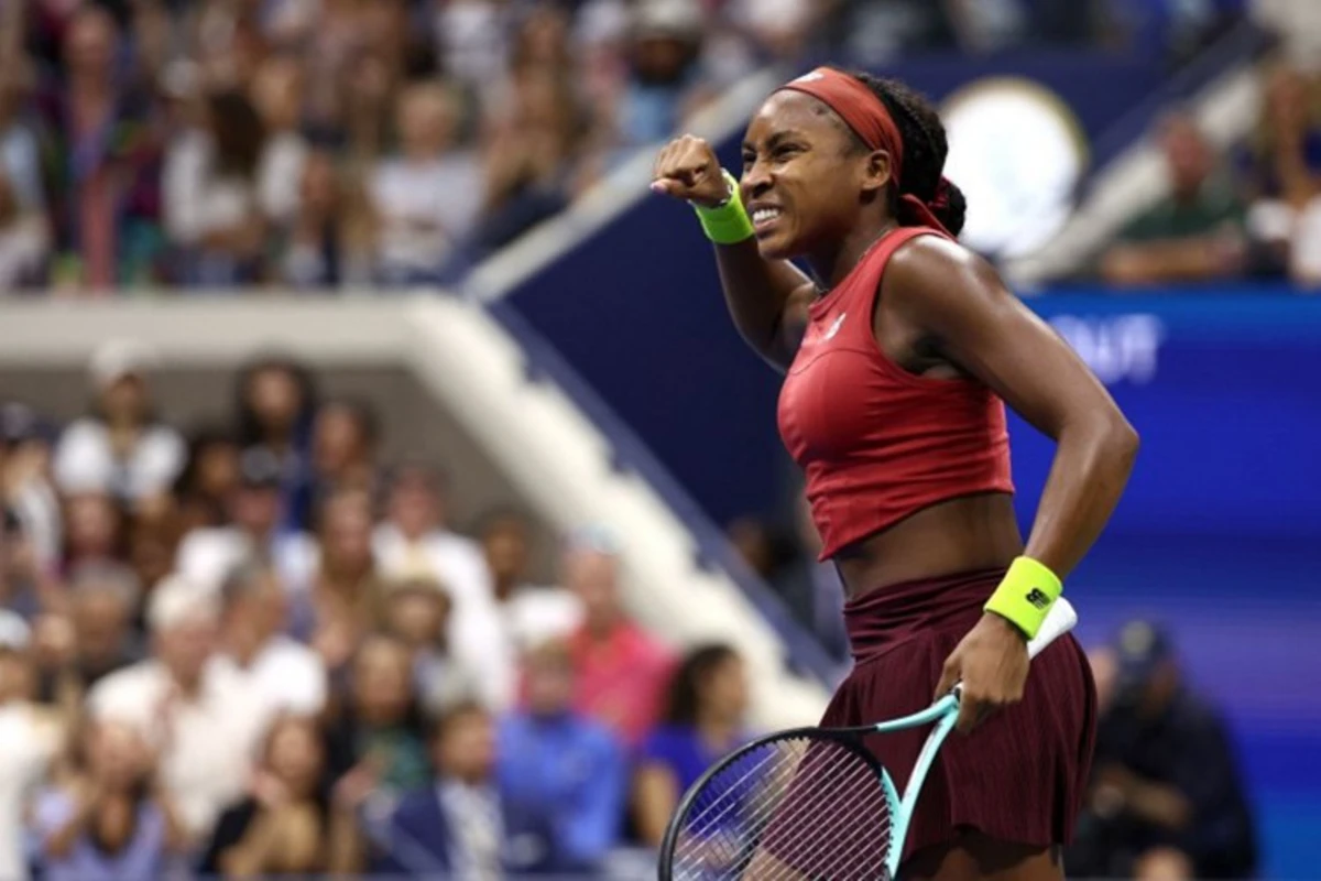 Məşhur tennisçi Parisdəki Olimpia evindən şikayət etdi: 10 qız üçün iki vanna var - VİDEO Məşhur tennisçi Parisdəki Olimpia evindən şikayət etdi: 10 qız üçün iki vanna var - VİDEO