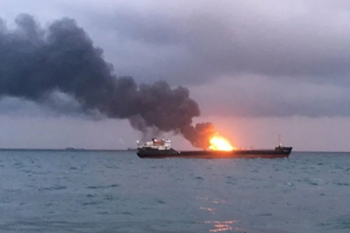 FHN Xəzərdə yanan gəminin görüntülərini yaydı - VİDEO - YENİLƏNİB