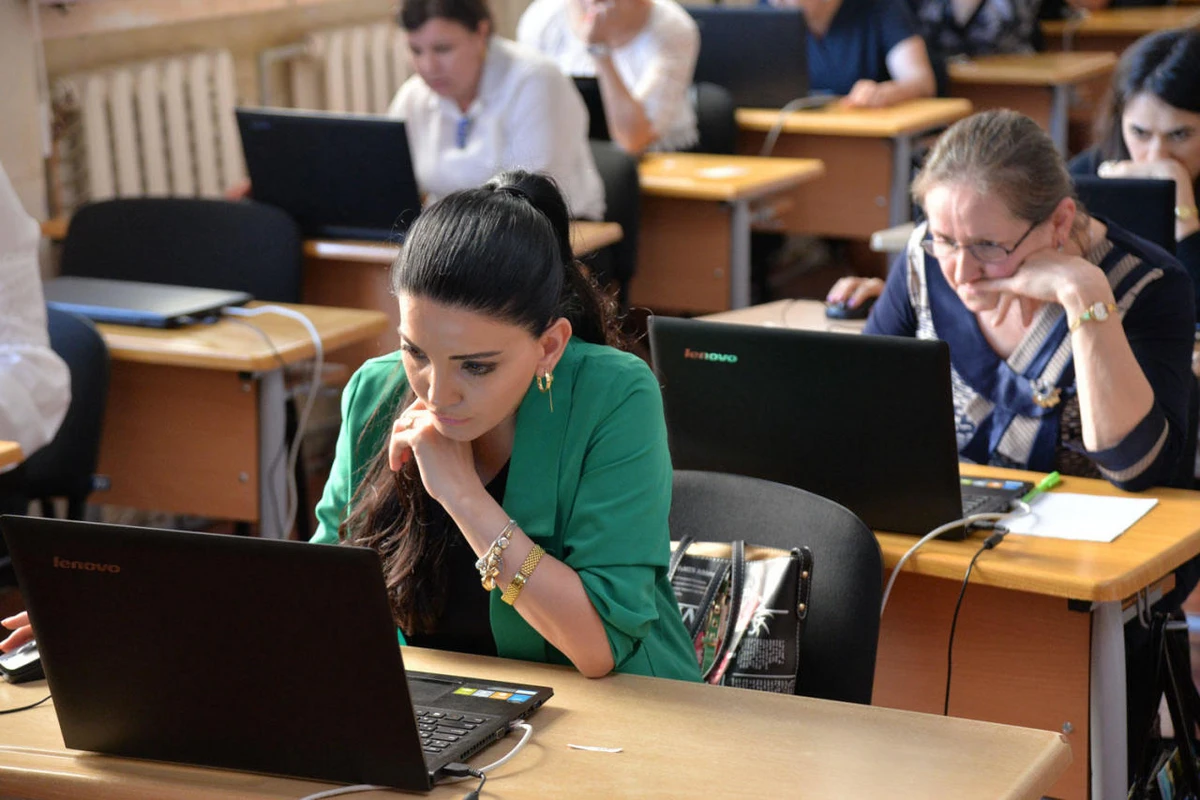 4300-dən çox müəllim işdən çıxarılıb