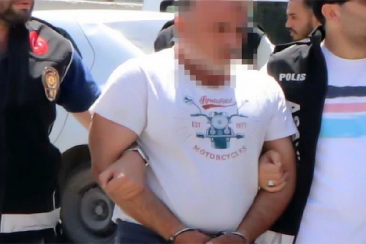 Türkiyədə polis paltarı geyinən şəxslər evdən külli miqdarda pul oğurladılar