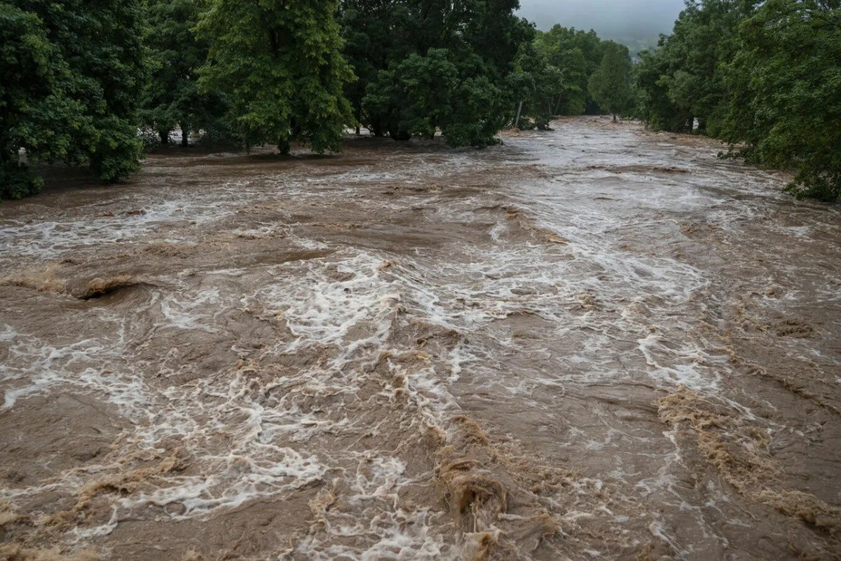 Bəzi rayonlara leysan yağacaq, çaylardan sel keçəcək - XƏBƏRDARLIQ