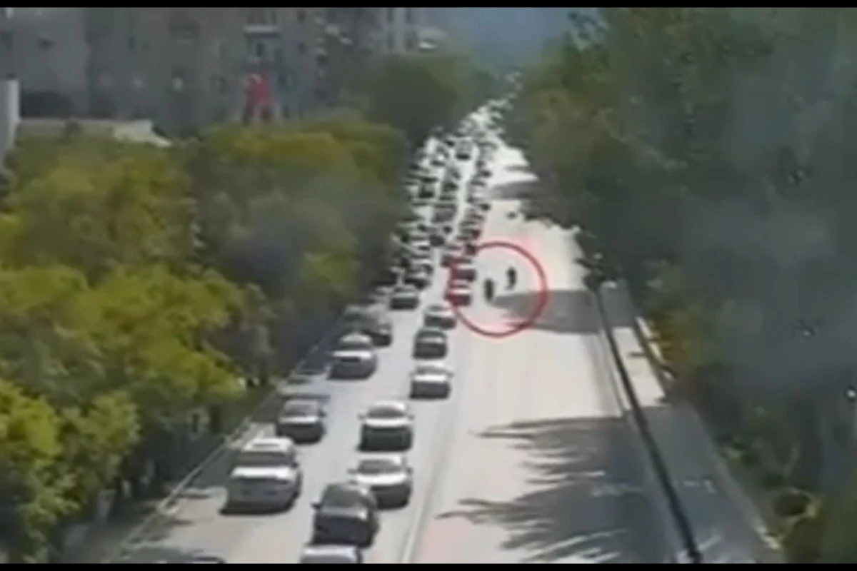 Qəza zamanı ölən moped sürücüsünün yeni görüntüləri yayılıb - VİDEO Qəza zamanı ölən moped sürücüsünün yeni görüntüləri yayılıb - VİDEO