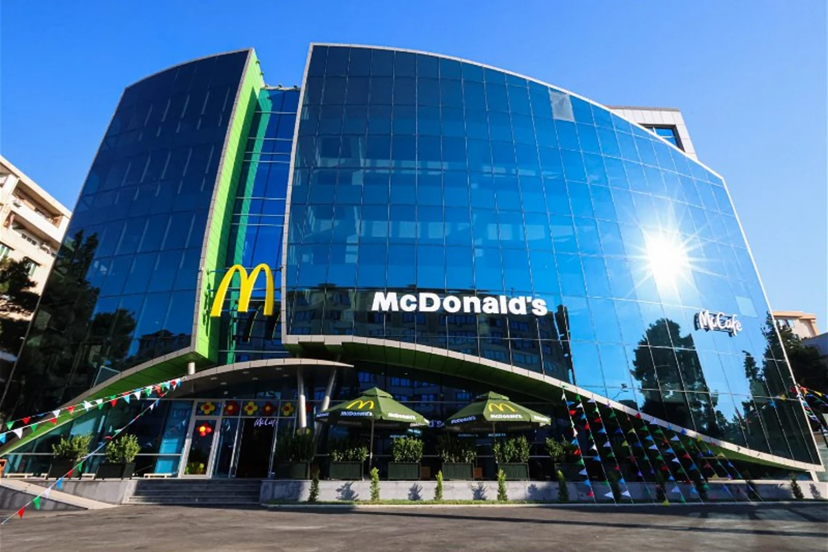 Bakıxanov qəsəbəsində “McDonald’s”ın yeni restoranı açılıb - FOTO
