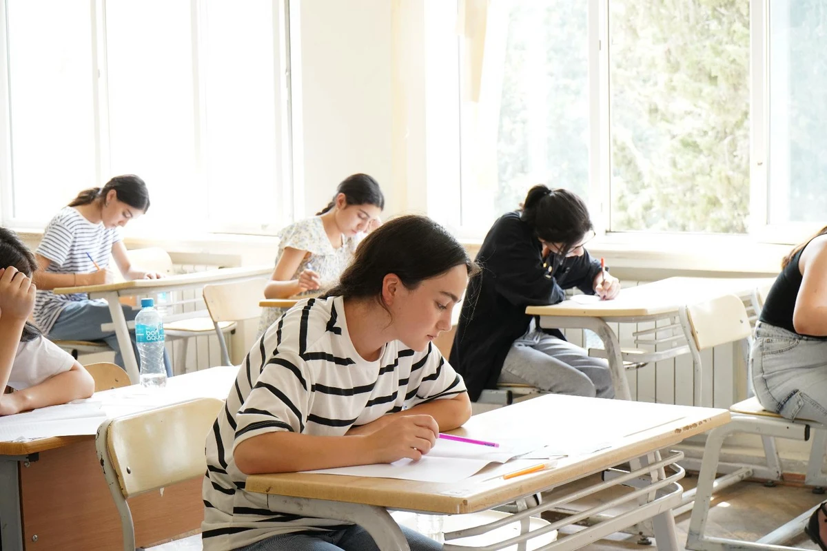 Jurnalistika ixtisasına qəbul olmaq istəyənlər üçün qabiliyyət imtahanı keçirilib - YENİLƏNİB Jurnalistika ixtisasına qəbul olmaq istəyənlər üçün qabiliyyət imtahanı keçirilib - YENİLƏNİB