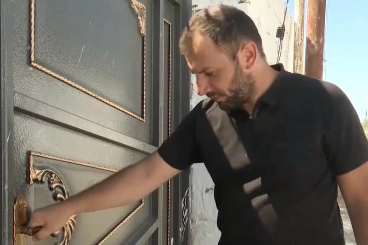 В Баку мужчина лишился жилья, пока был на работе - ВИДЕО В Баку мужчина лишился жилья, пока был на работе - ВИДЕО