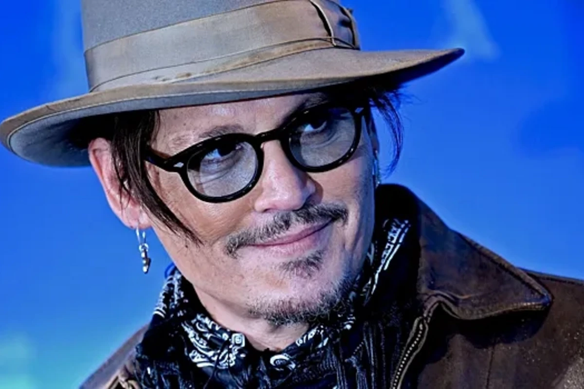 61 yaşlı Conni Depp 28 yaşlı xanımla eşq yaşayır - FOTO 61 yaşlı Conni Depp 28 yaşlı xanımla eşq yaşayır - FOTO