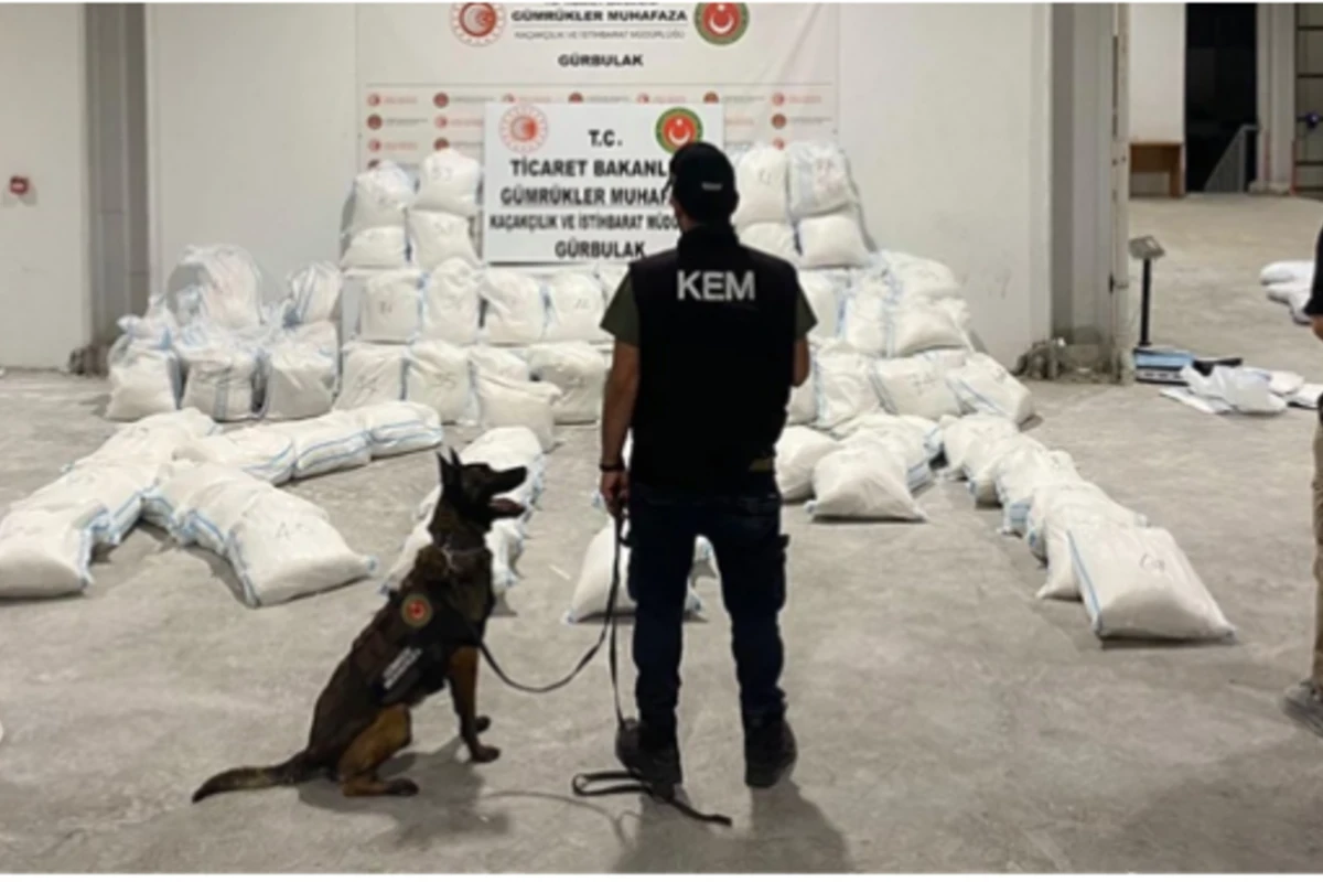 Narkotacirlər İrandan Türkiyəyə 2.2 ton metamfetamin keçirmək istədilər - FOTO Narkotacirlər İrandan Türkiyəyə 2.2 ton metamfetamin keçirmək istədilər - FOTO