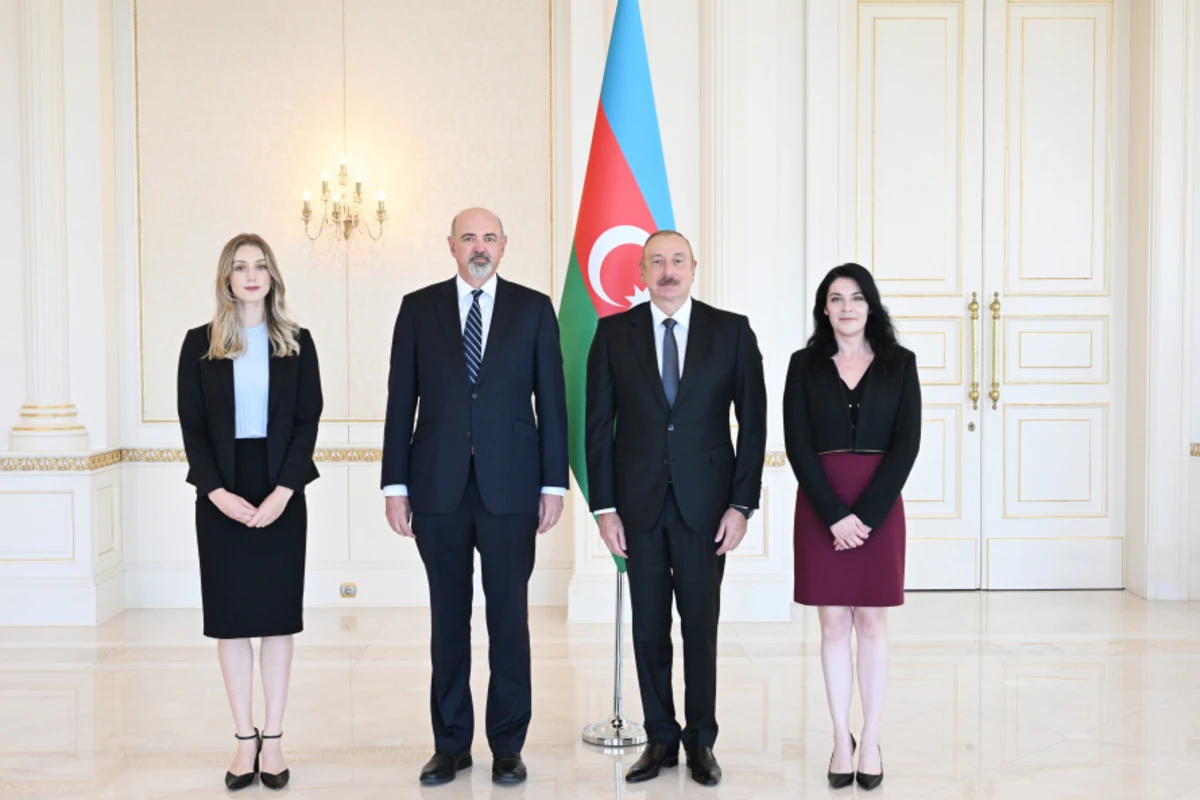 İlham Əliyev Avstraliyanın Azərbaycanda yeni təyin olunmuş səfirinin etimadnaməsini qəbul edib - FOTO - YENİLƏNİB İlham Əliyev Avstraliyanın Azərbaycanda yeni təyin olunmuş səfirinin etimadnaməsini qəbul edib - FOTO - YENİLƏNİB
