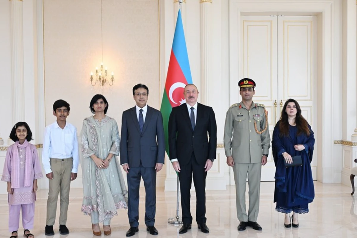 Azərbaycan lideri Pakistanın yeni səfirinin etimadnaməsini qəbul edib - YENİLƏNİB - FOTO Azərbaycan lideri Pakistanın yeni səfirinin etimadnaməsini qəbul edib - YENİLƏNİB - FOTO
