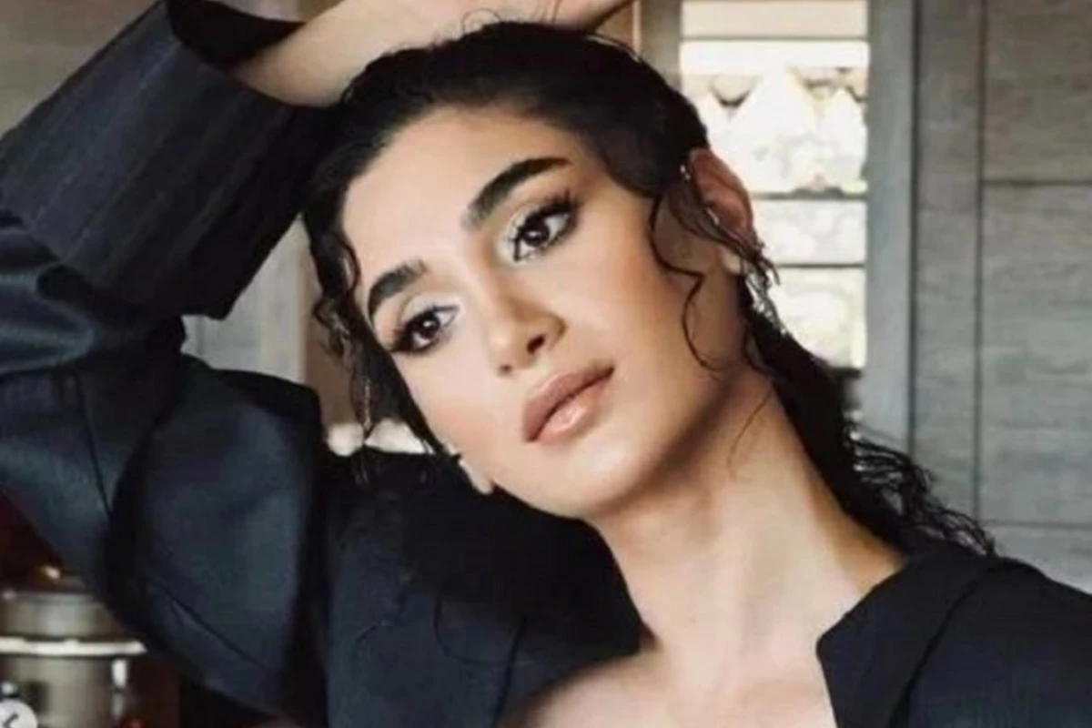 Məşhur serialın gözəl aktrisası çimərlikdə göz qamaşdırdı - FOTO Məşhur serialın gözəl aktrisası çimərlikdə göz qamaşdırdı - FOTO