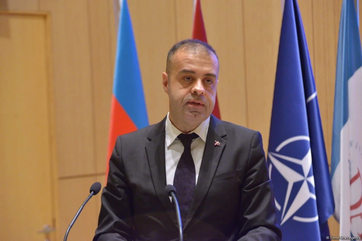 Brüsseldə hücuma məruz qalan azərbaycanlı diplomat danışdı: Bıçaqla hədələyərək... - FOTO