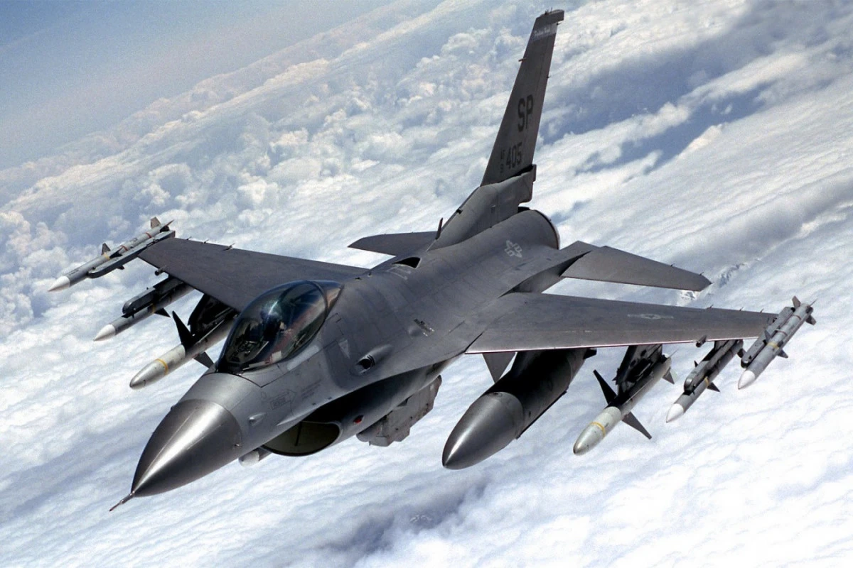 Ukrayna müharibədə ilk dəfə F-16 qırıcılarından istifadə etməyə başlayıb