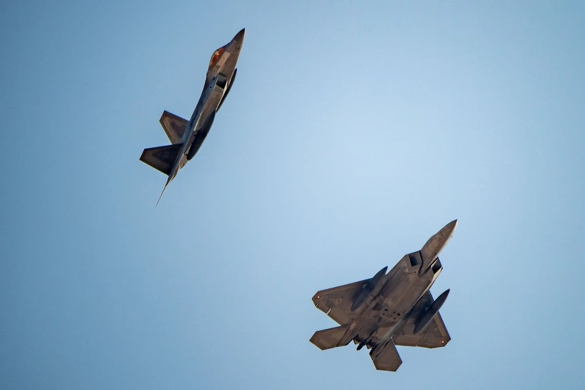 ABŞ-nin F-22 qırıcıları İranın yaratdığı təhdidlərə qarşı hərəkətə keçib