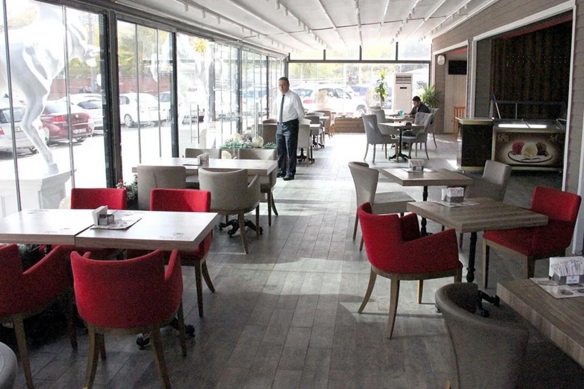 Kafe sahibi hesaba görə müştərini ÖLDÜRDÜ Kafe sahibi hesaba görə müştərini ÖLDÜRDÜ