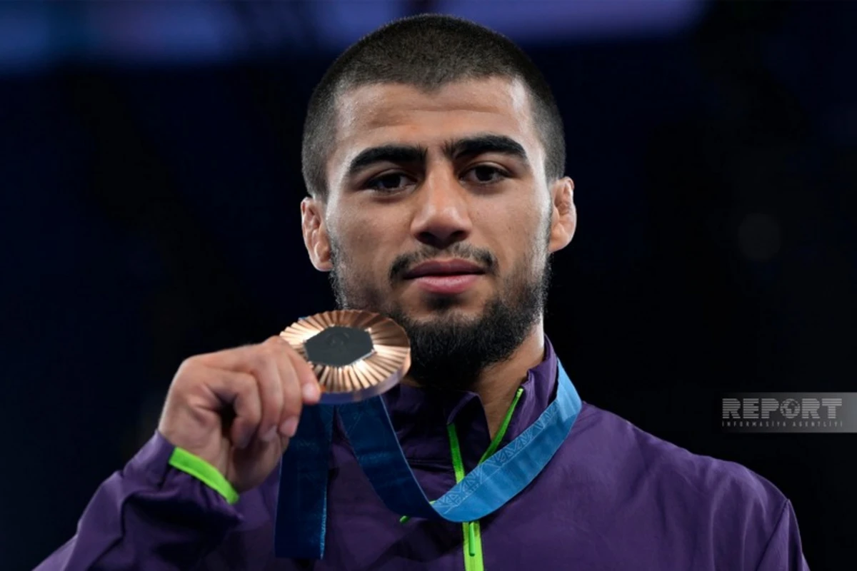 Paris-2024: Bürünc medal qazanan Azərbaycan güləşçisi mükafatlandırılıb - FOTO Paris-2024: Bürünc medal qazanan Azərbaycan güləşçisi mükafatlandırılıb - FOTO