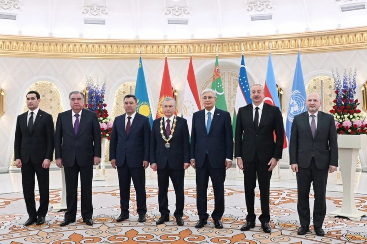 Prezident İlham Əliyev Astanada Özbəkistan Prezidenti Şavkat Mirziyoyevin təltif olunması mərasimində iştirak edib