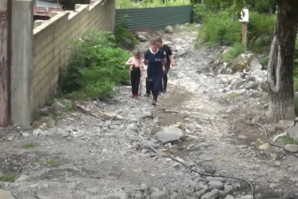 Oğuzda sel yolu dağıdıb - VİDEO
