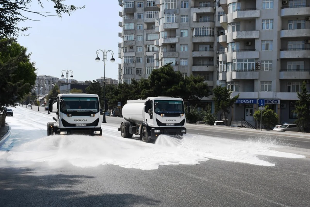 Bu gün Bakının 549 küçəsi yuyuldu - FOTO Bu gün Bakının 549 küçəsi yuyuldu - FOTO