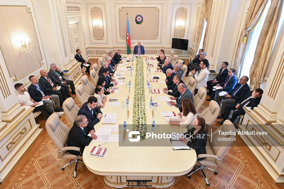 Право на бесплатную предвыборную агитацию получила только партия Ени Азербайджан - ФОТО Право на бесплатную предвыборную агитацию получила только партия Ени Азербайджан - ФОТО