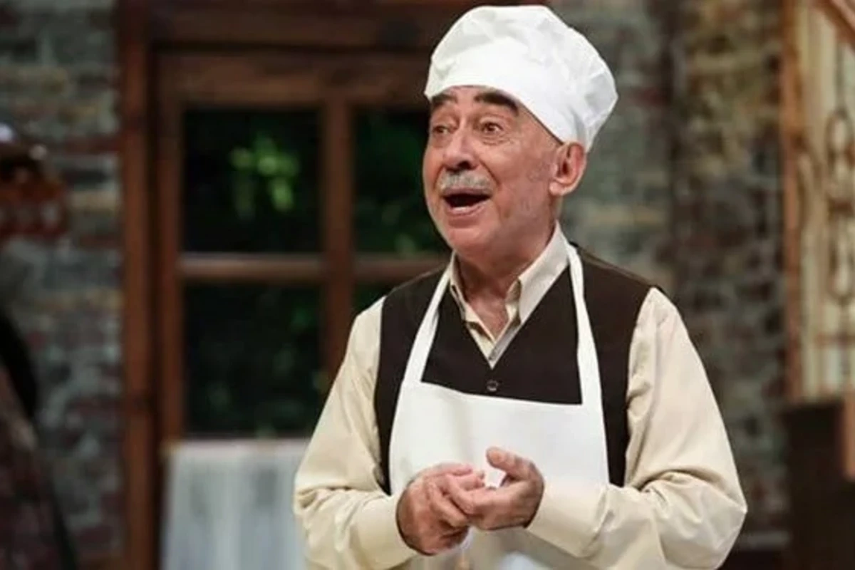 Şener Şenin tamaşasında tamaşaçılara butulka atdılar - FOTO
