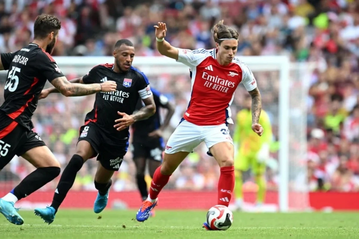 Arsenal Lyonla görüşdən qalib ayrıldı