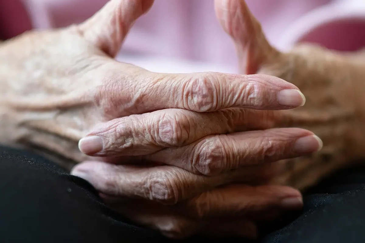 100 yaşlı qadın uzunömürlülüyün sirrini AÇIQLADI