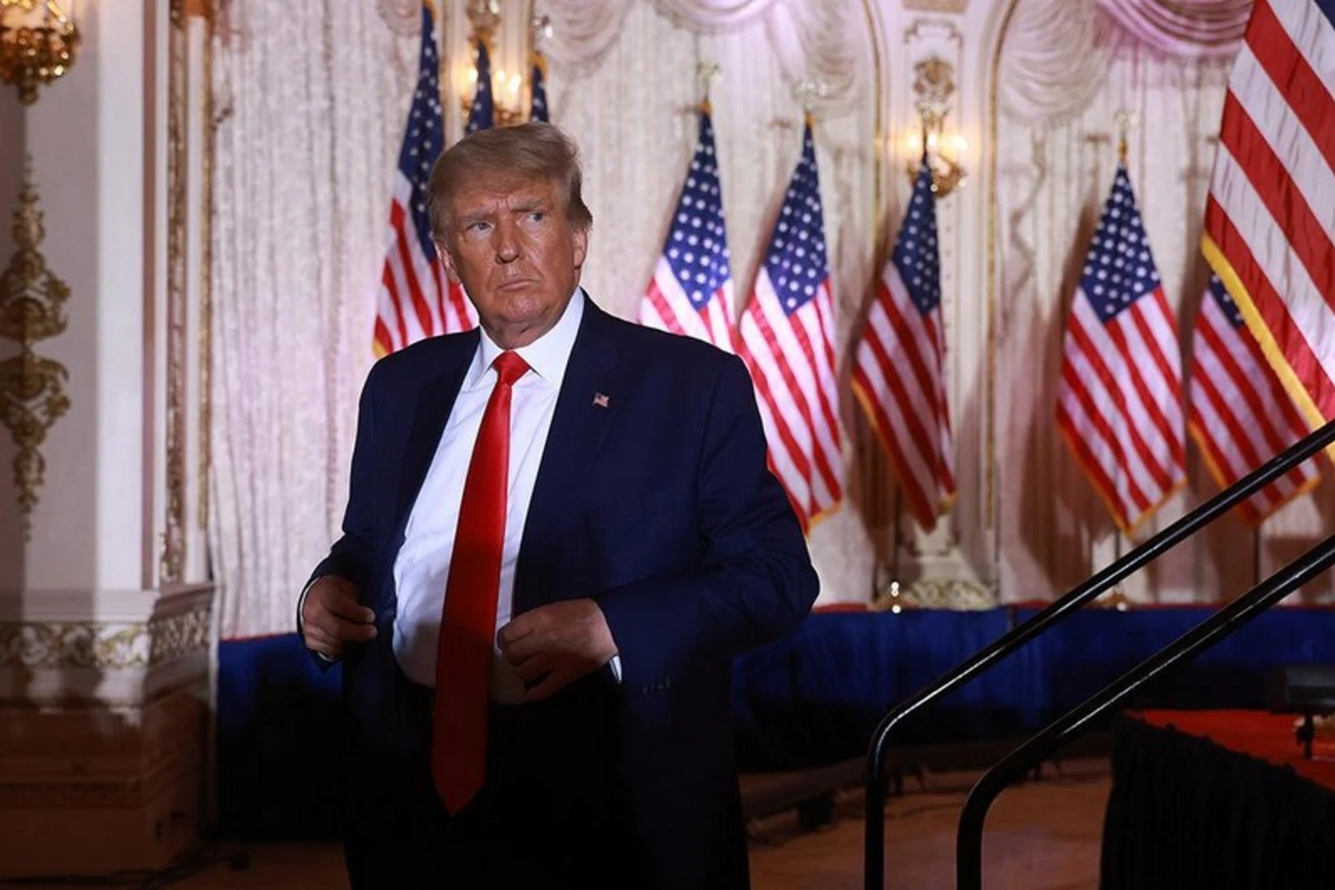 Трамп потребует возмещения ущерба на 100 млн долларов из-за обыска в 2022 году Трамп потребует возмещения ущерба на 100 млн долларов из-за обыска в 2022 году