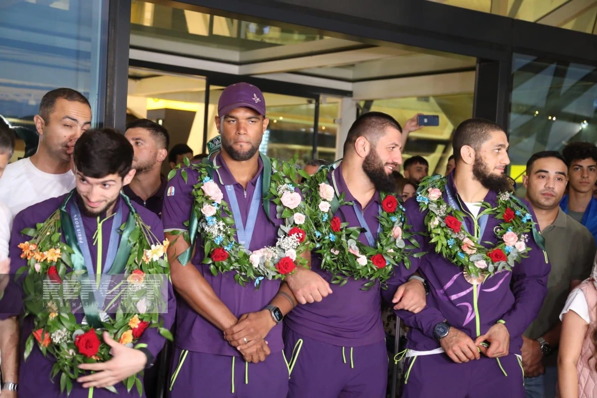 Yay Olimpiya Oyunlarında iştirak edən idmançılarımızın növbəti qrupu Vətənə qayıdıb - FOTO Yay Olimpiya Oyunlarında iştirak edən idmançılarımızın növbəti qrupu Vətənə qayıdıb - FOTO