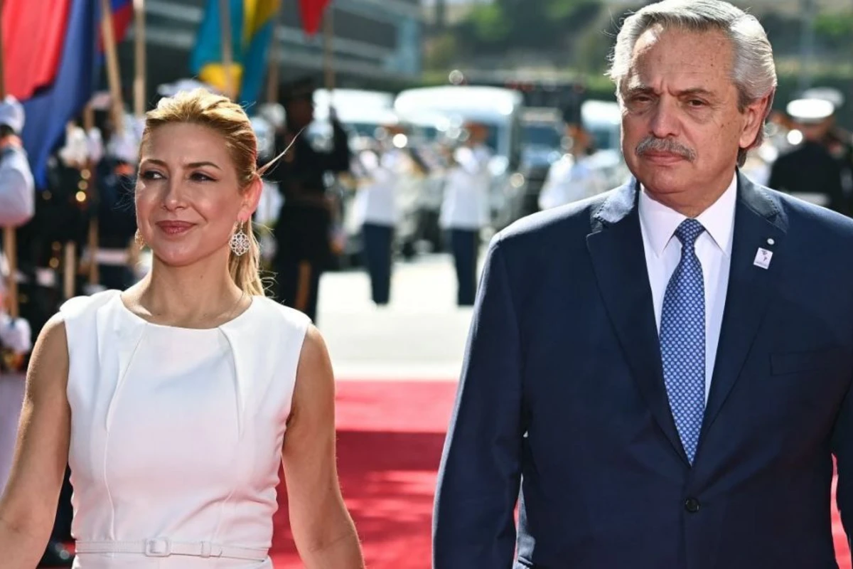 Argentinanın sabiq prezidenti keçmiş birinci xanımı döyməkdə ittiham olunur