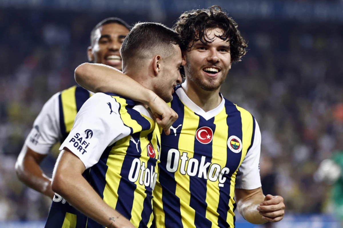 Fənər əsas futbolçularından birini İngiltərə klubuna satıb