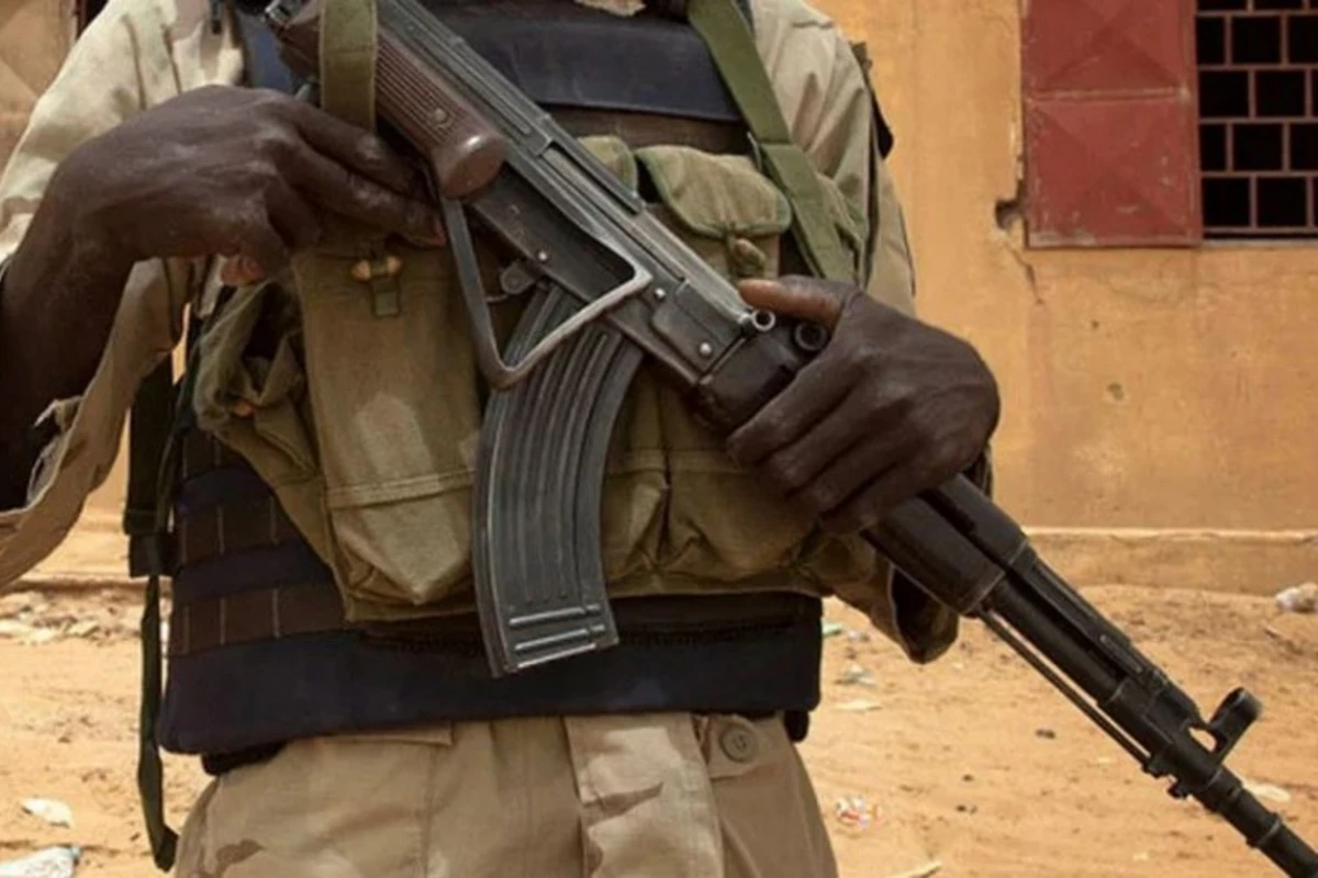 Nigeriyada silahlı şəxslər 20 tələbəni qaçırıb | Report.az