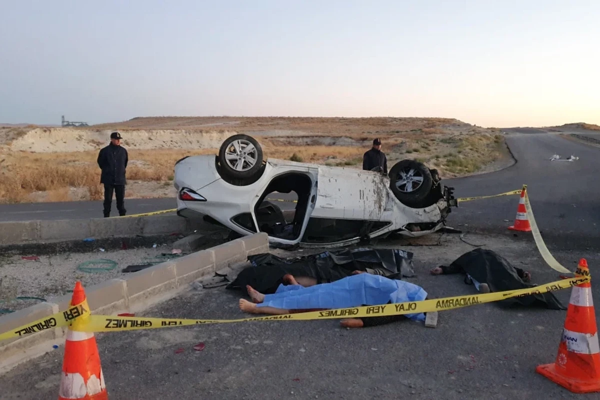 Cənazə mərasimi üçün yola çıxanlar dəhşətli qəzaya düşdü - 4 ölü, 2 yaralı - FOTO