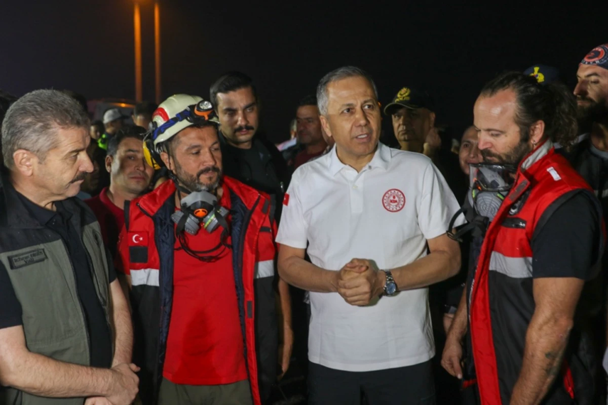 Türkiyəli nazir: Azərbaycanın amfibiya təyyarəsi İzmirdə yanğınsöndürmə əməliyyatında iştirak edəcək