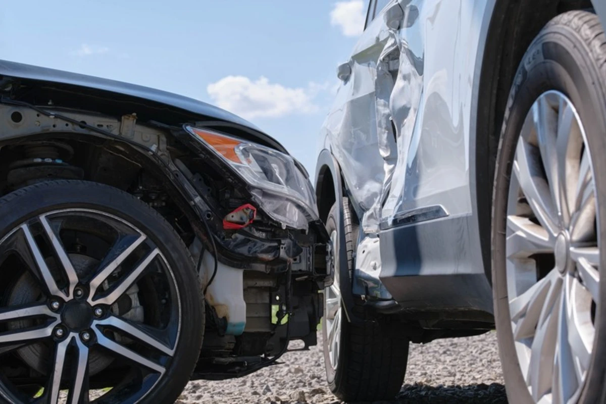 Xaçmazda iki avtomobil toqquşub, xəsarət alanlar var