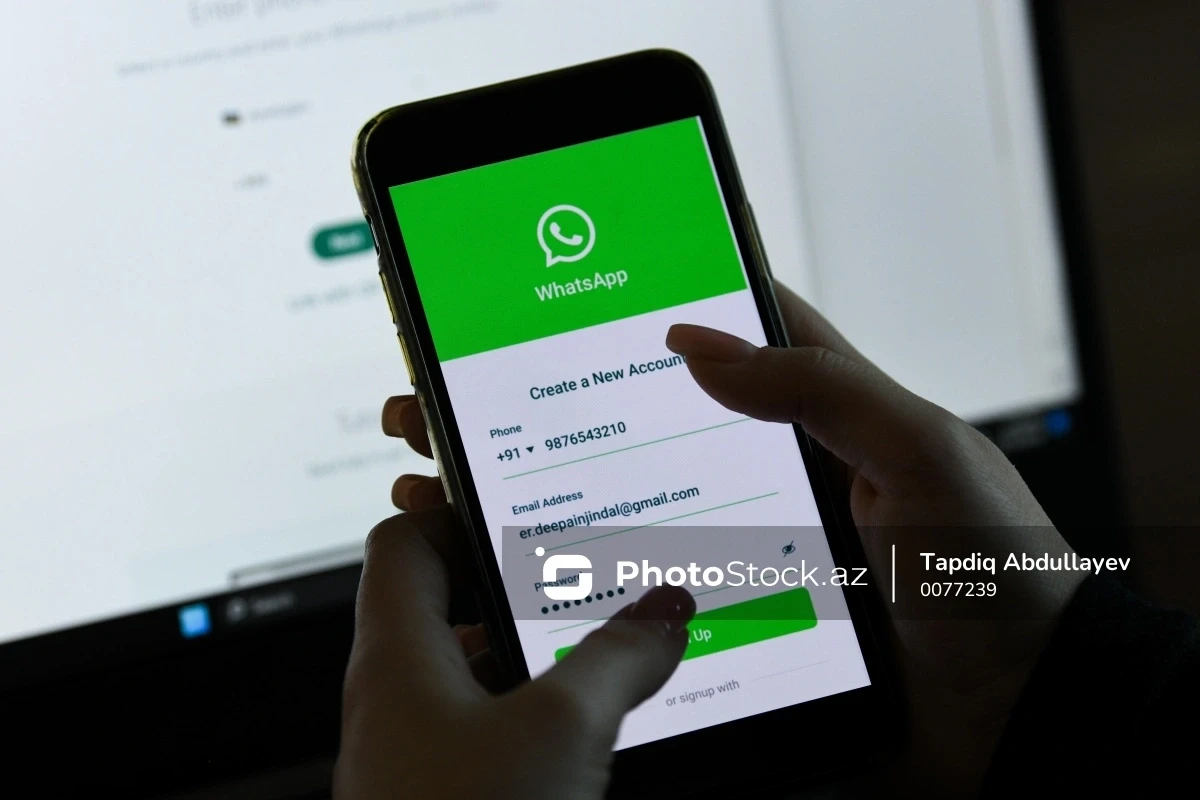 WhatsAppda müdirinin şəklinin üstünə təhqir yazıb paylaşdı: Cəzalandırıldı