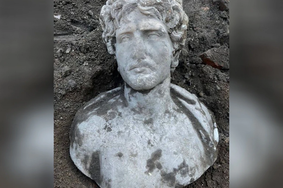 Türkiyədə 1800 illik büst tapılıb - FOTO