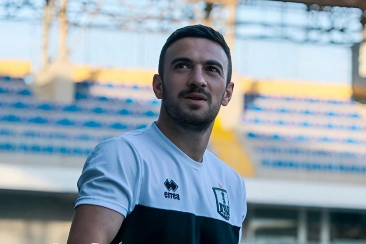 Neftçinin futbolçusu Qara Qarayev əvəzedici heyətə göndərilməsinə münasibət bildirib - FOTO
