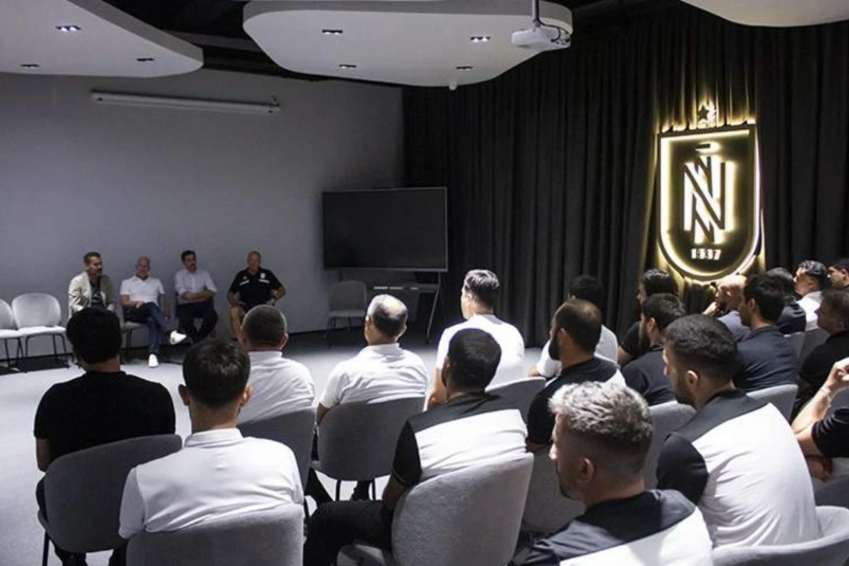 Cenk Sümer “Neftçi” Futbol Mərkəzində görüş keçirib - FOTO Cenk Sümer “Neftçi” Futbol Mərkəzində görüş keçirib - FOTO