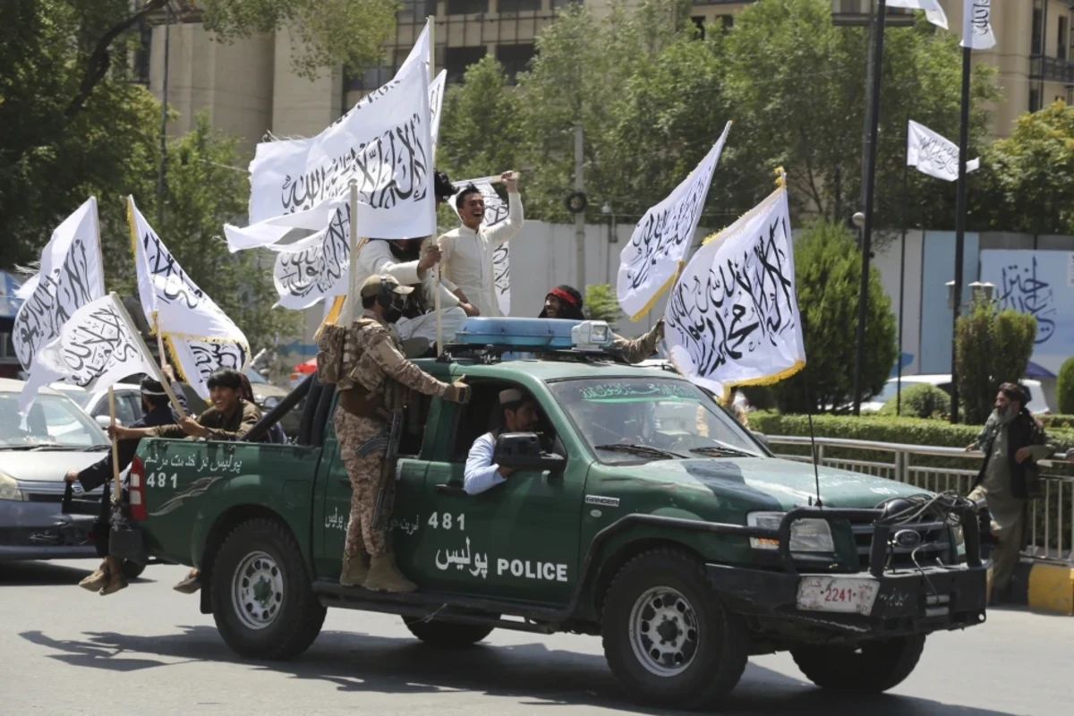 Taliban qadınlara niqabsız küçəyə çıxmağı qadağan edib