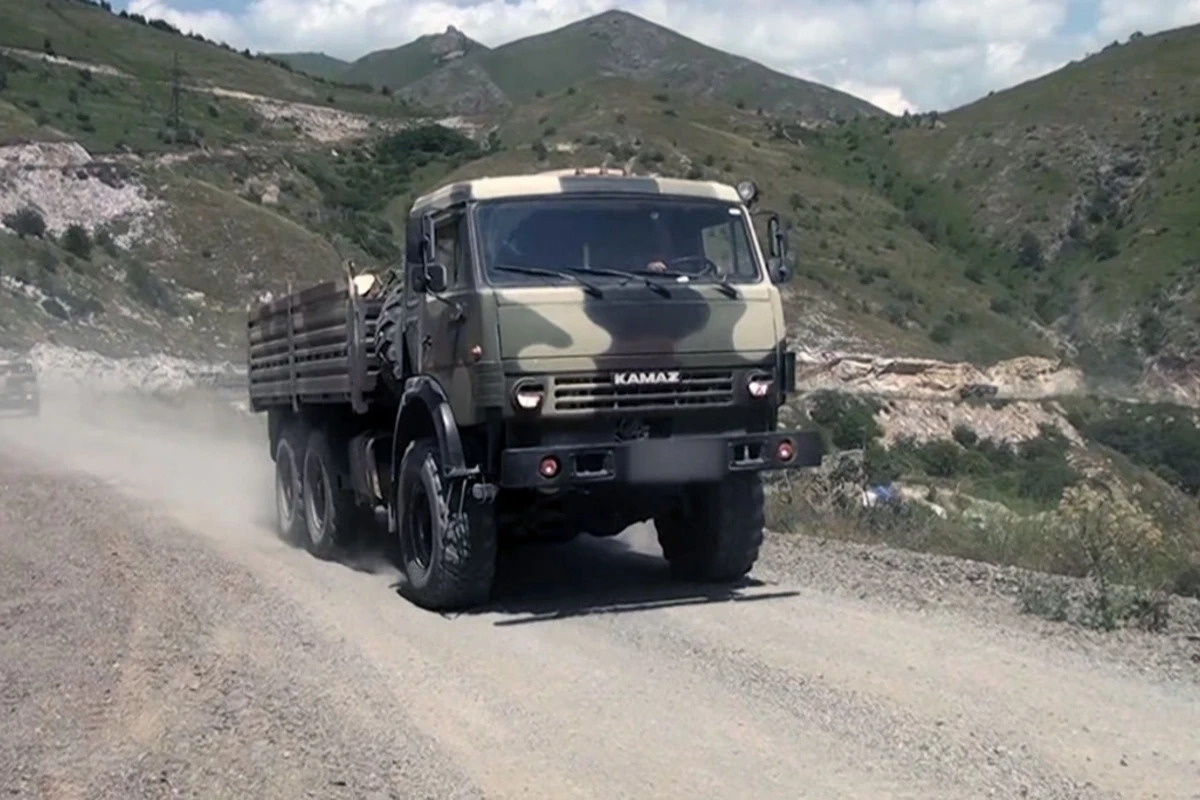 Göygöldə hərbi yük maşını qəzaya düşdü