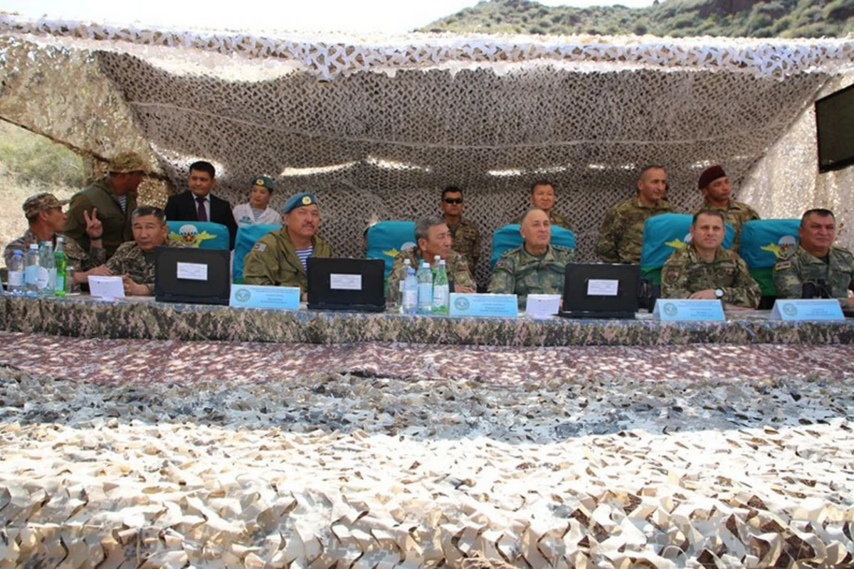 Baş Qərargah rəisi Qazaxıstanda Altın Kıran - 2024 təliminin taktiki epizodunu izləyib - FOTO
