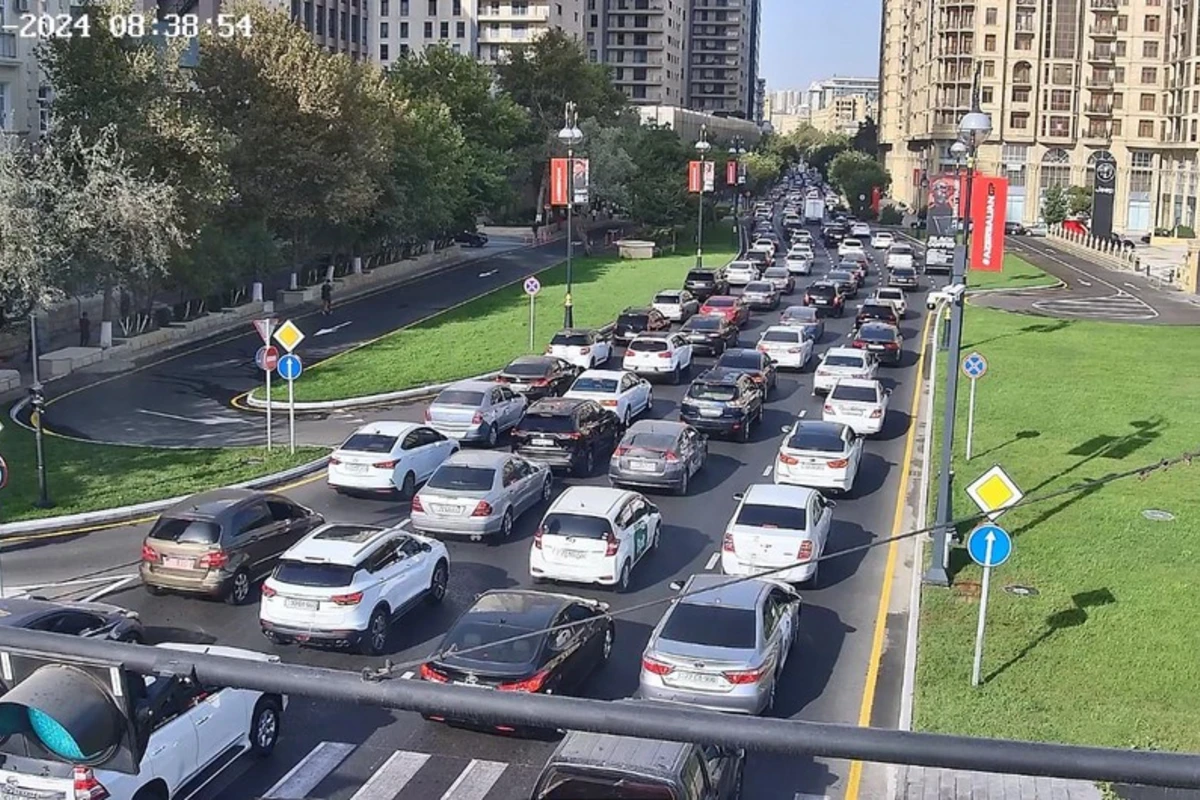 Bakının bir sıra yollarında sıxlıq yaranıb - SİYAHI