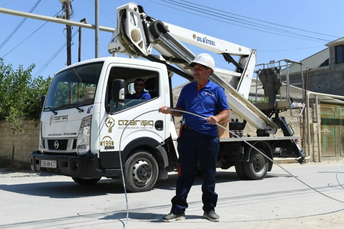 “Azərişıq” Binə qəsəbəsinin elektrik təsərrüfatını yeniləyir - FOTO/VİDEO
