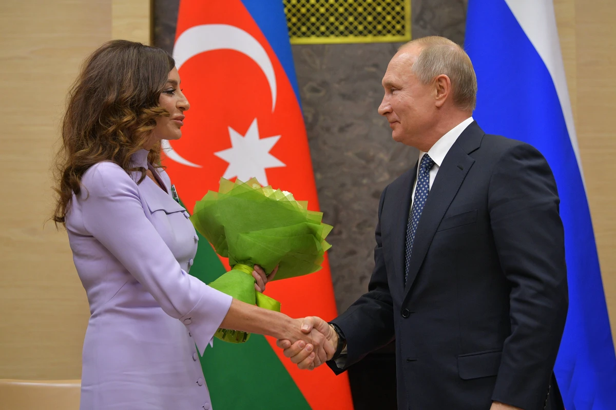 Владимир Путин поздравил Мехрибан Алиеву с днем рождения