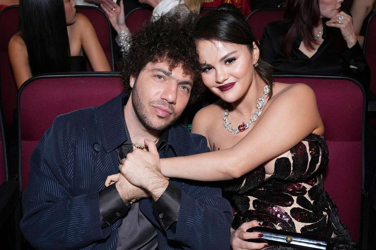 Selena Qomez nişanlandı - FOTO